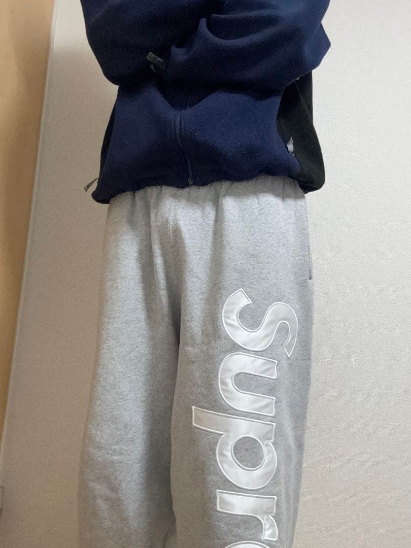 Supreme グレー スウェットパンツ