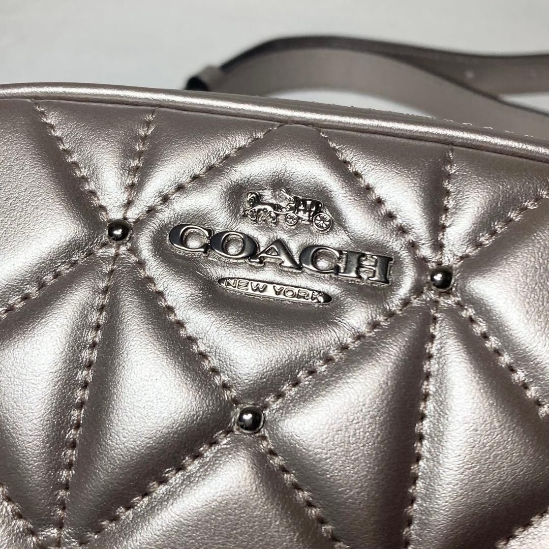 極美品　コーチ　ウエストバッグ　3way メタリック　キルティング　スタッズ