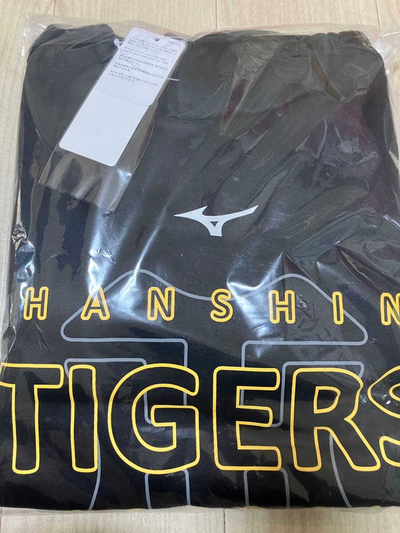 新品未開封 阪神タイガース ミズノ レプリカパーカー ブラック Oサイズ