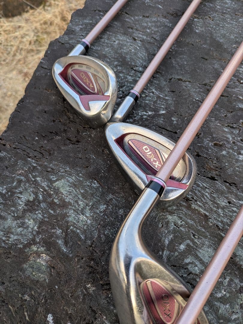レディースゼクシオ12アイアン5本ボルドー