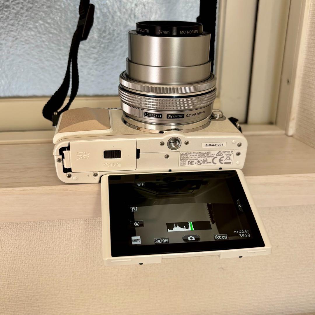 OLYMPUS PEN Lite E-PL7 本体のみ（レンズ有り）