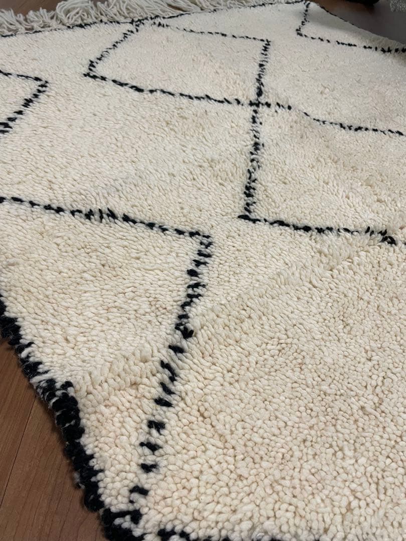 美品　モロッコ直輸入のウール100％ハンドメイドベニワレンラグ