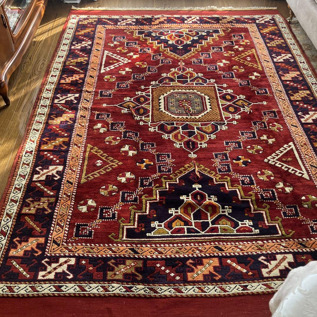 実物を見たら感動ものです！とても貴重なトルコオールド絨毯　素晴らしい色合い