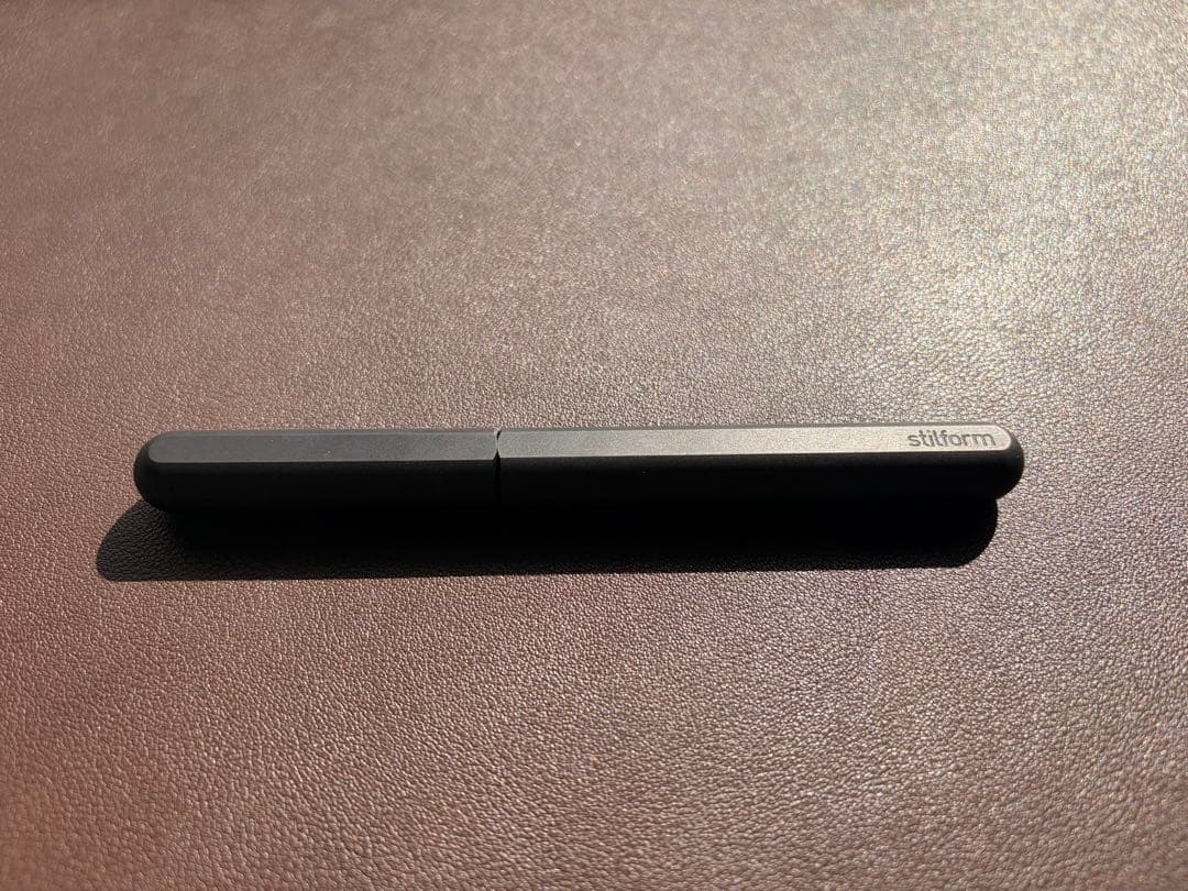 【Stilform INK】チタン ブラック＋スタンド＋ケース＋ペントレイ