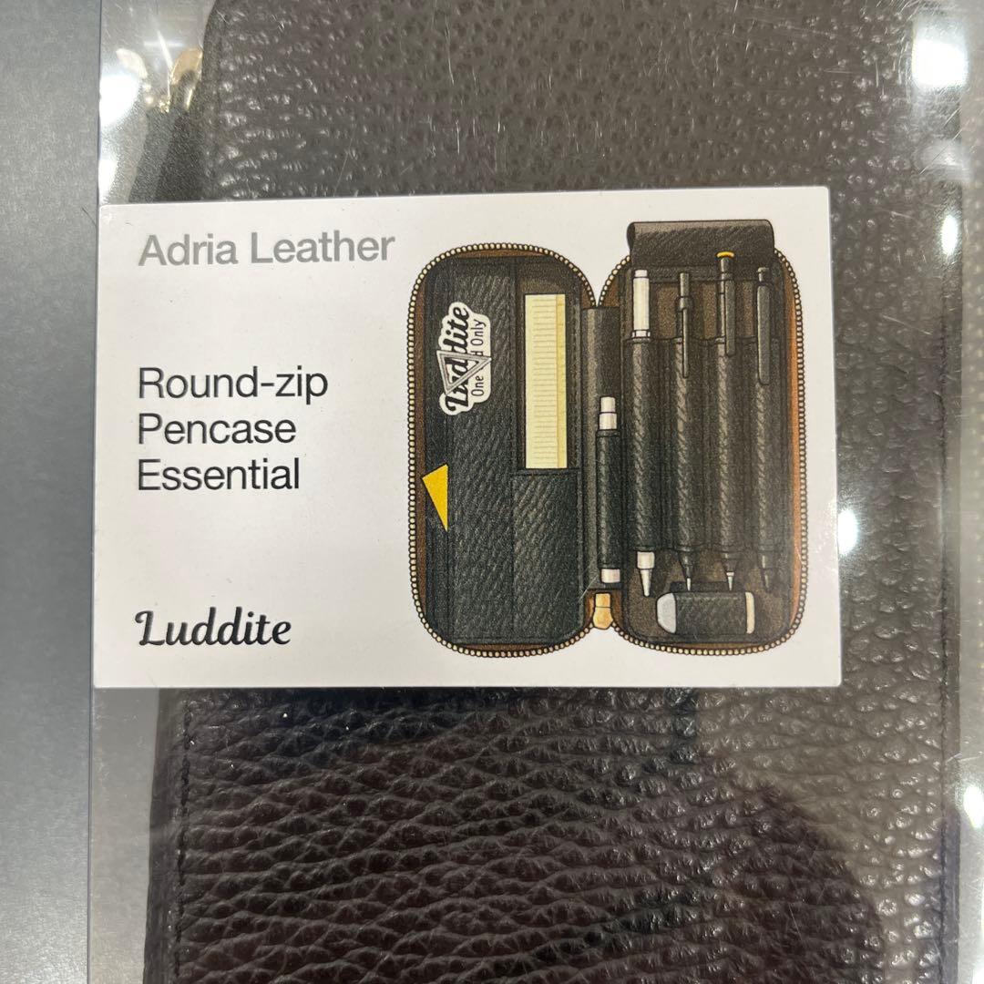 ラウンドジップペンケースエッセンシャルブラック