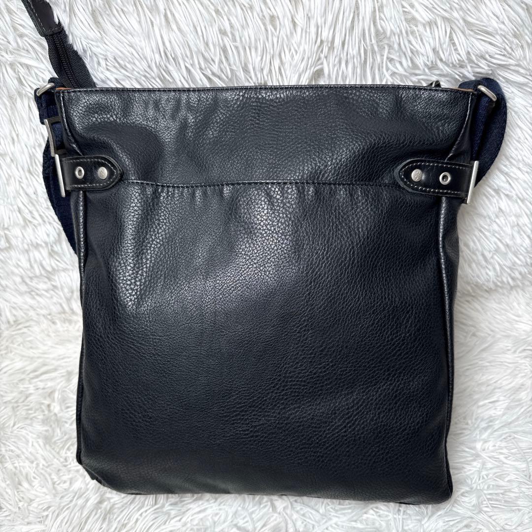 美品✨カステルバジャック ショルダーバッグ レザー 牛革 デカロゴ 黒 シボ革