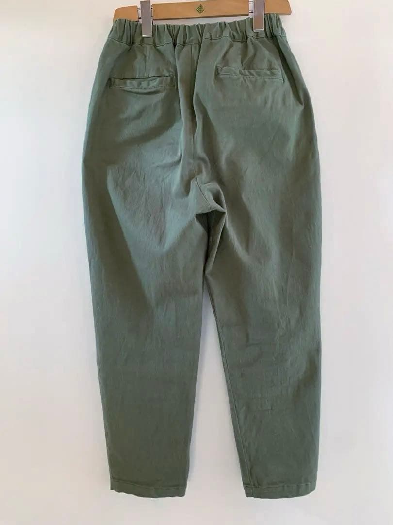 かぐれ　オリーブグリーン テーパードパンツ