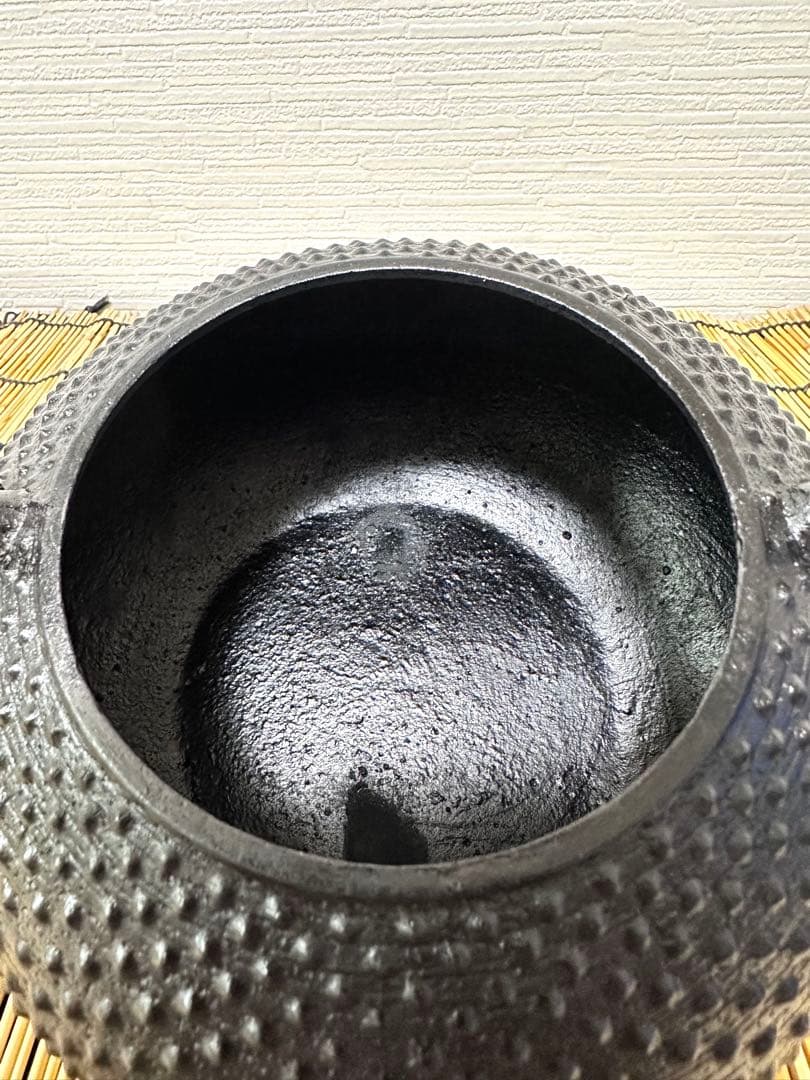 未使用品、栞付　南部成龍堂鋳造所　斎峰　及川光正造　宝珠形馬蹄鉉　南部鉄瓶　鉄瓶