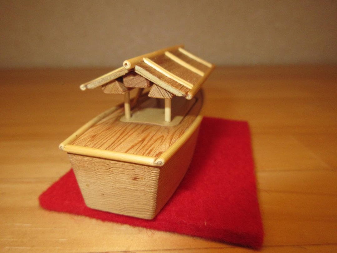 送料込【逢絢亭】茶道具 香合 屋形船香合 屋久杉材 谷村弥三郎 共箱入り