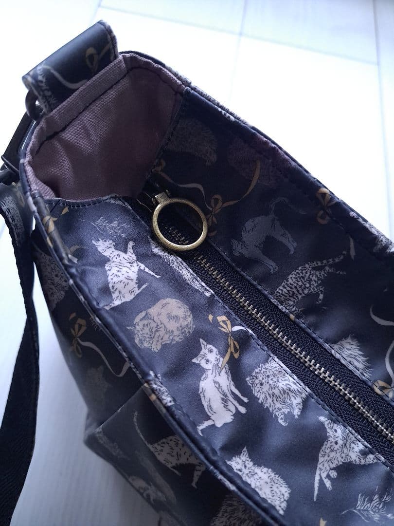 TopTop様　リバティ　コー・アンド・エイト)すみ黒地　横長ショルダー