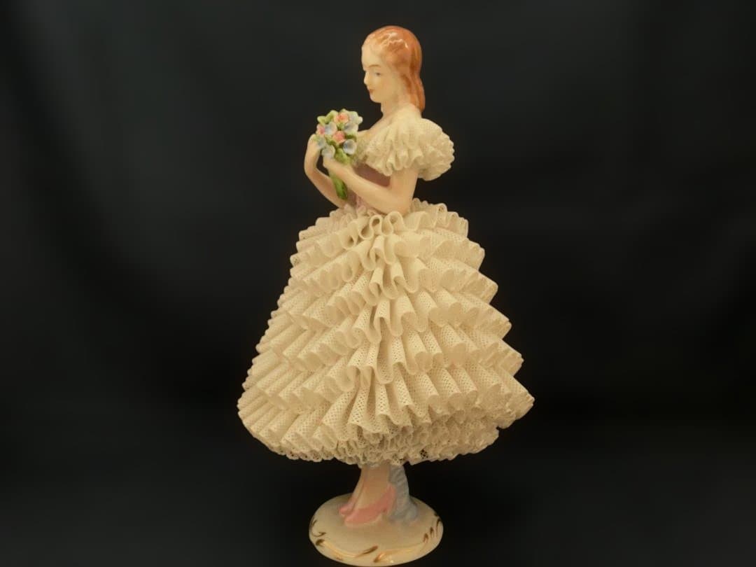 『ジッツェンドルフィン』レース・フィギュリンH.24cm