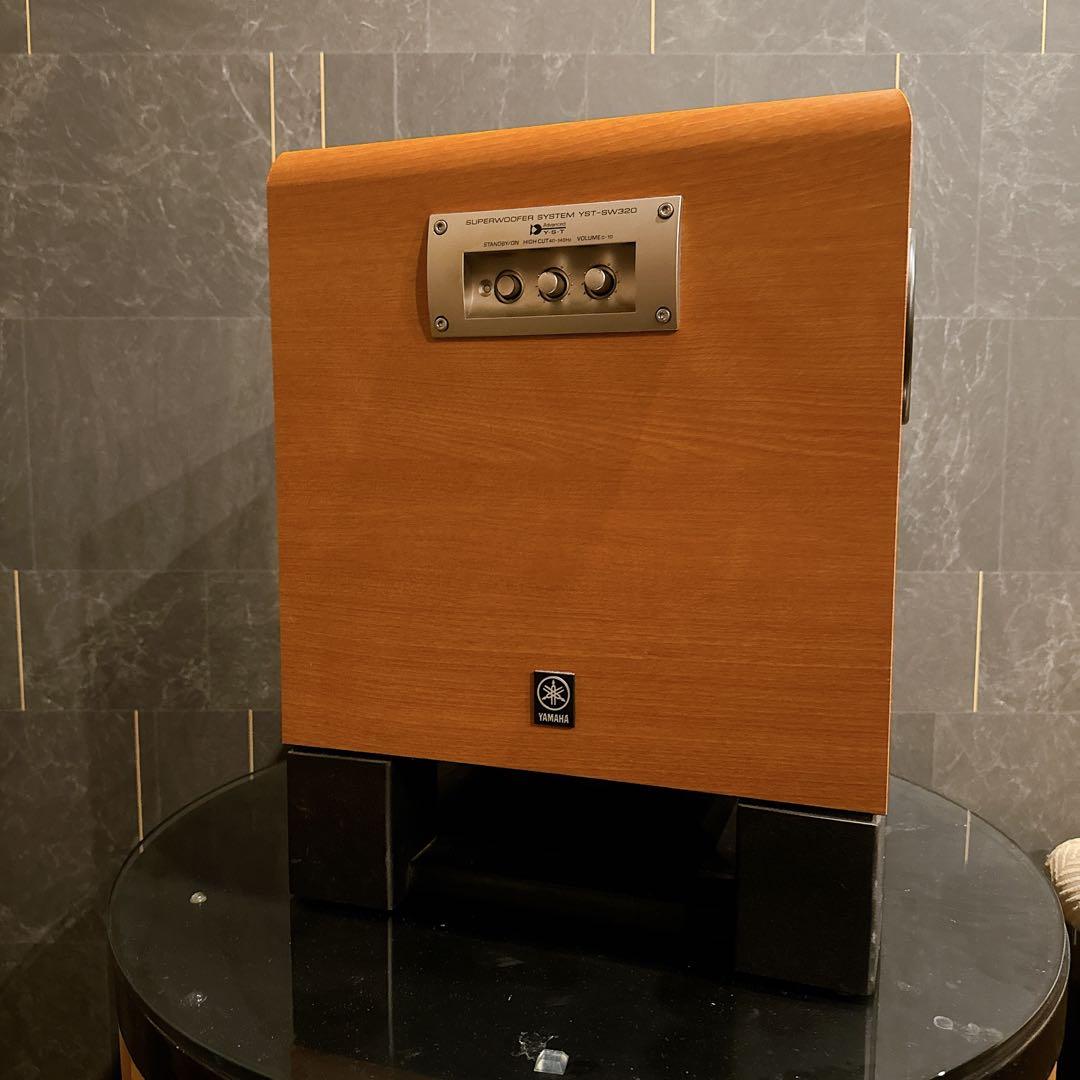 ピンクの猫YAMAHA サブウーファー YST-SW320