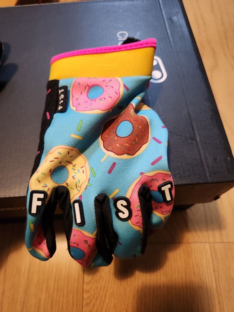 URGE LUNORヘルメットとシューズ、RF膝当てセット