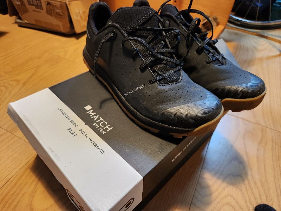 URGE LUNORヘルメットとシューズ、RF膝当てセット