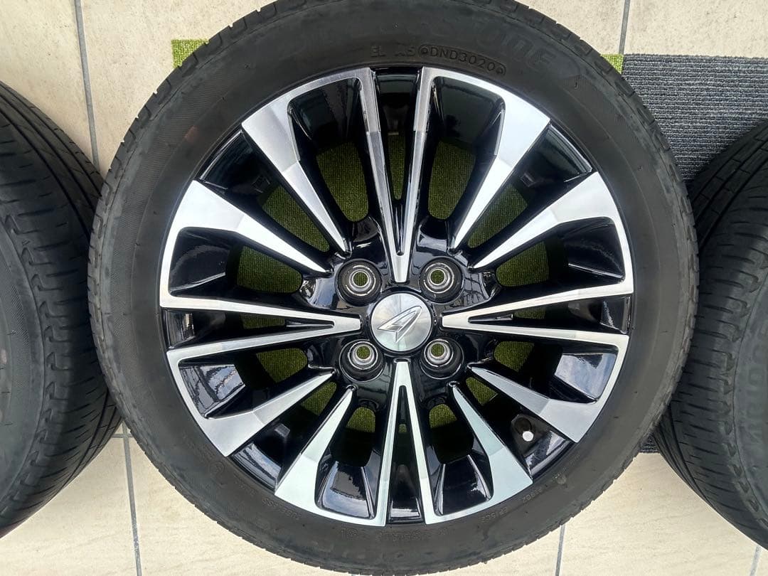 ダイハツ純正　タント カスタムRS 15インチ　４本セット