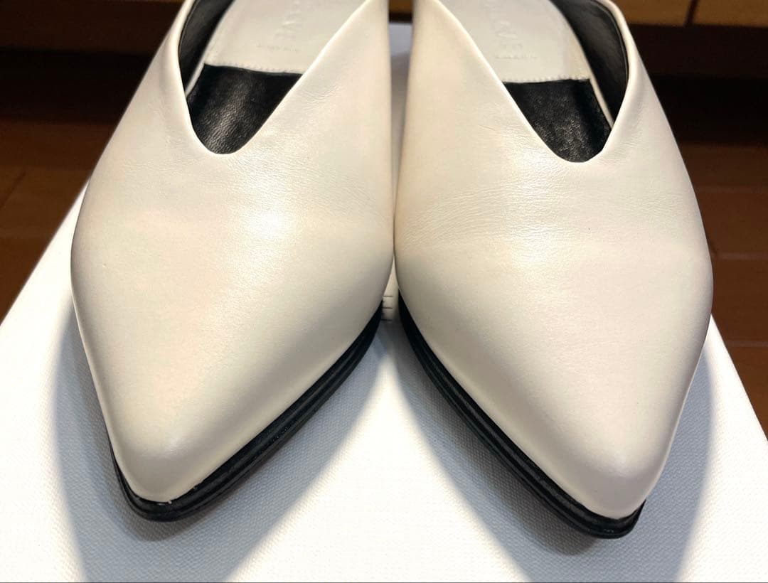 値下げ中！美品！アルムナエ　ALUMNAE　ミュールパンプス　22.5cm 白