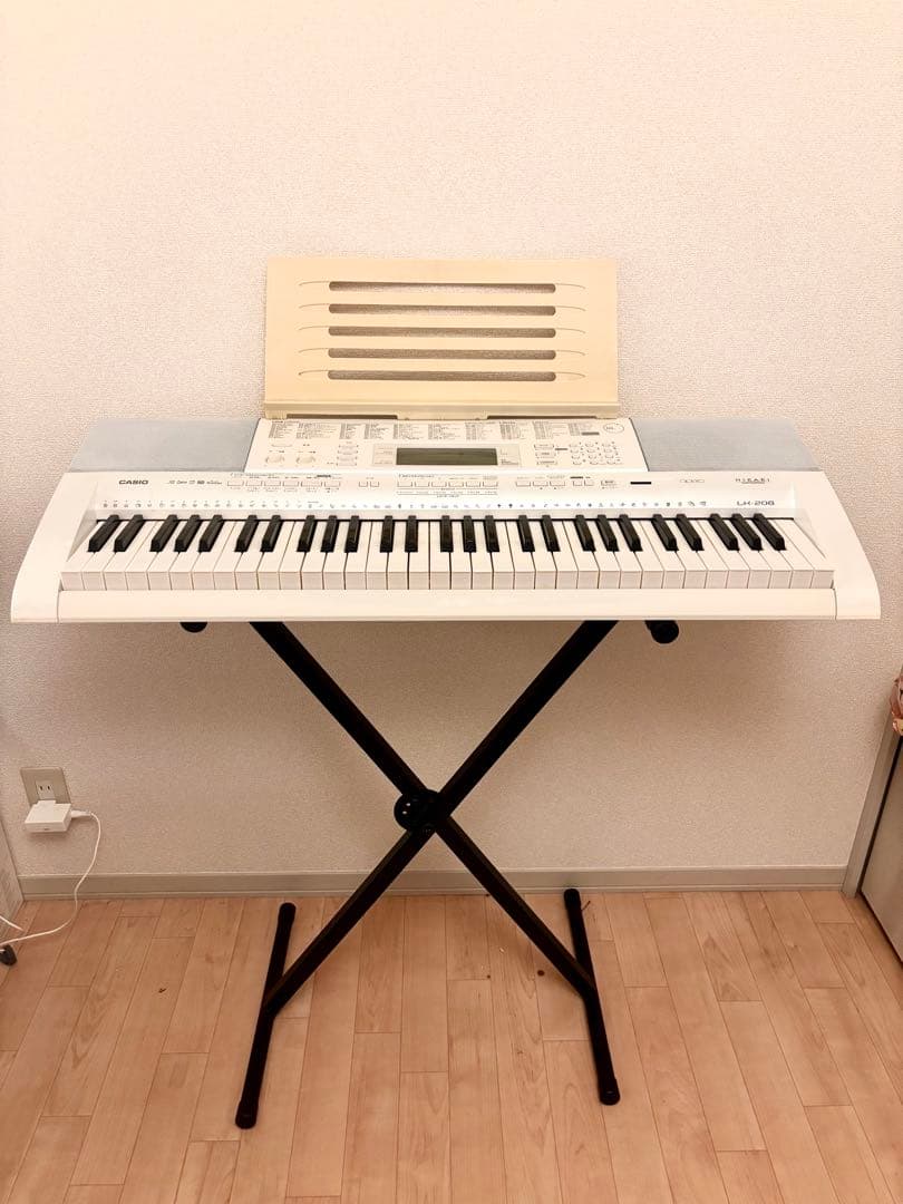 [引き取り限定]状態良　電子キーボード 61鍵盤 ホワイト　スタンド、カバー付き