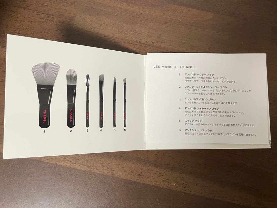 CHANEL クリスマスコフレ　【美品】ポーチ&ブラシセット