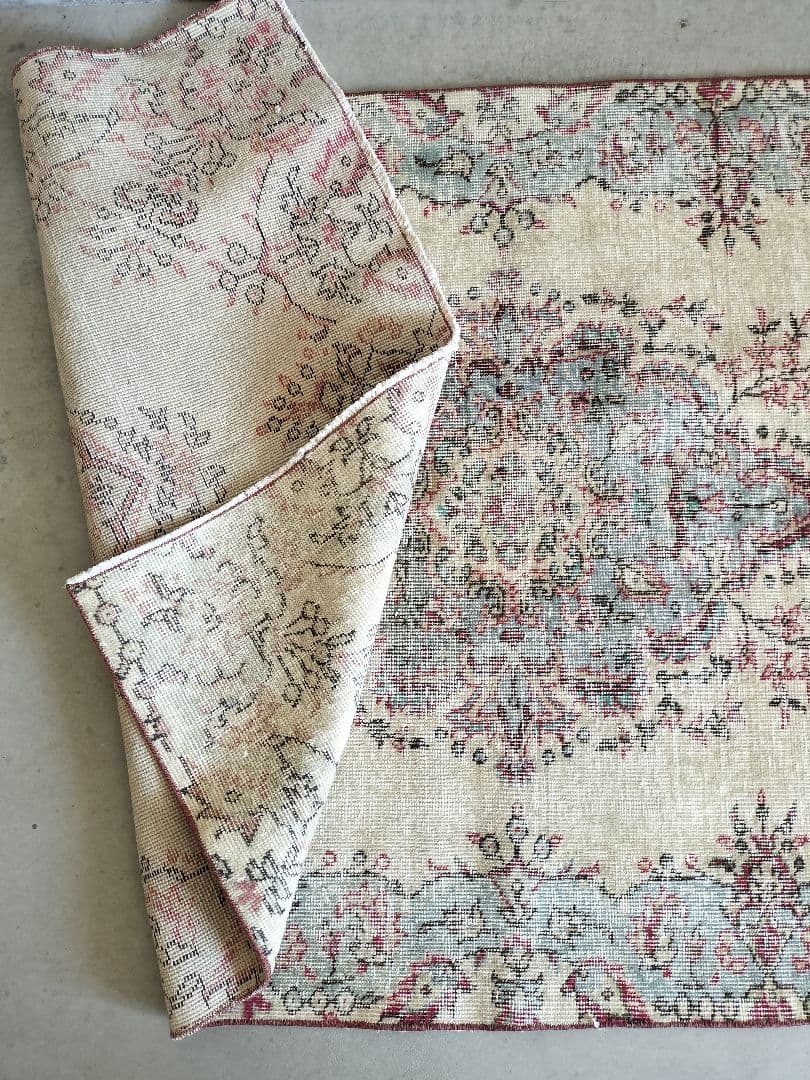 ベージュベース　ブルーグレーのヴィンテージトルコラグ　雅姫さん　No.677