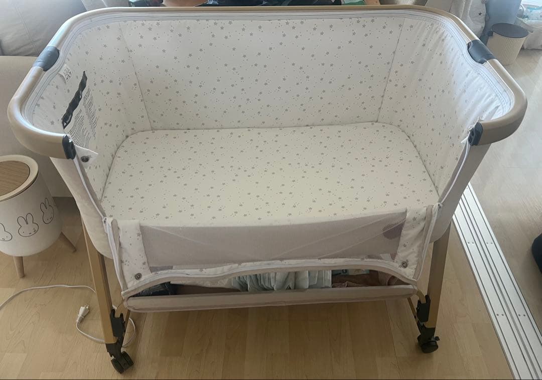 現在完売中 大人気 ミニ ベビーベッド HZDMJ カーキ 揺りかご機能付き