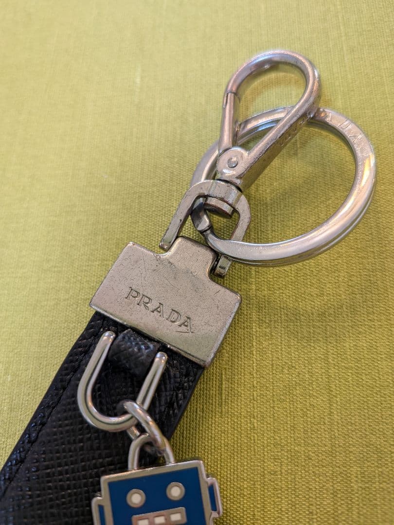 PRADA ロボット型レザーキーホルダー