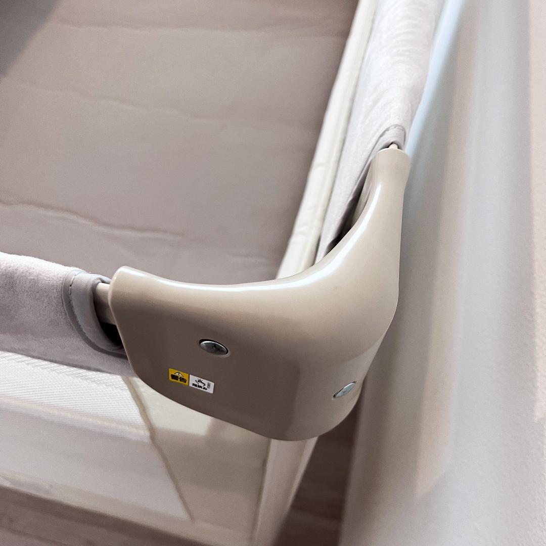 【美品】Apricaベビーベッド ココネルエアープラスABホワイトベージュ