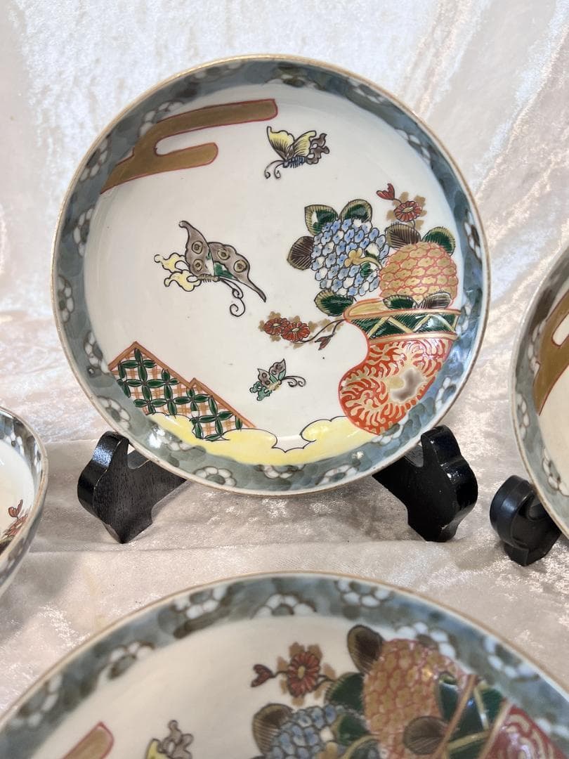 金彩色絵蝶と紫陽花紋５寸皿　伊万里焼　明治　５枚組