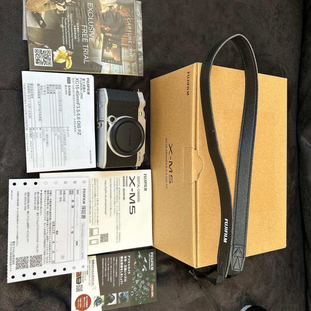 FUJIFILM X-M5 ミラーレスカメラ　レンズなし