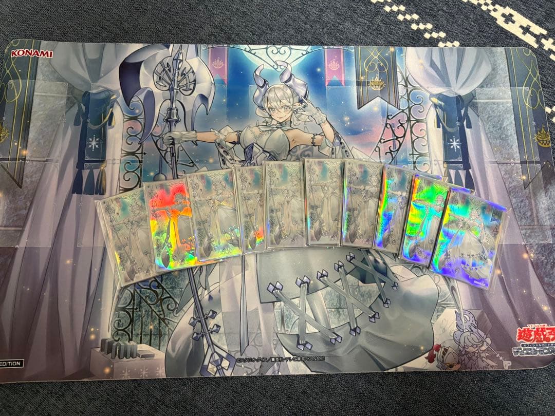 遊戯王　白銀の城のラビュリンス プレイマット　スリーブ