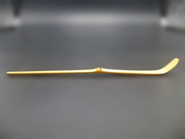 裏千家十五代　鵬雲斎　自作茶杓／銘「枝桜」／共箱・共筒／黒田正玄削り