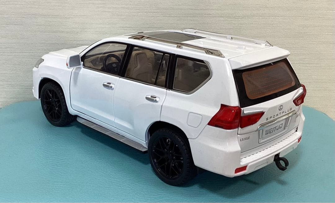 レクサス LX570 ホワイト LEXUS 1/18
