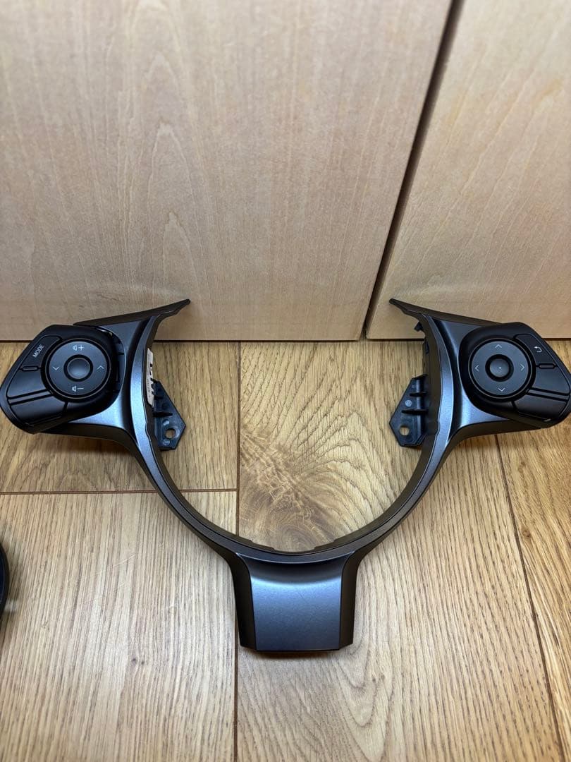 momo ステアリング NRGクイックリリース　ステアリングSWカーボンプレート