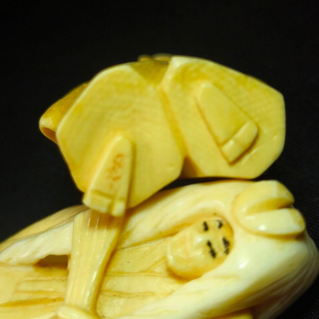 根付 能人形2体 在銘 作家物 縞模様 天然材質 江戸骨董 蒐集家放出古美術品