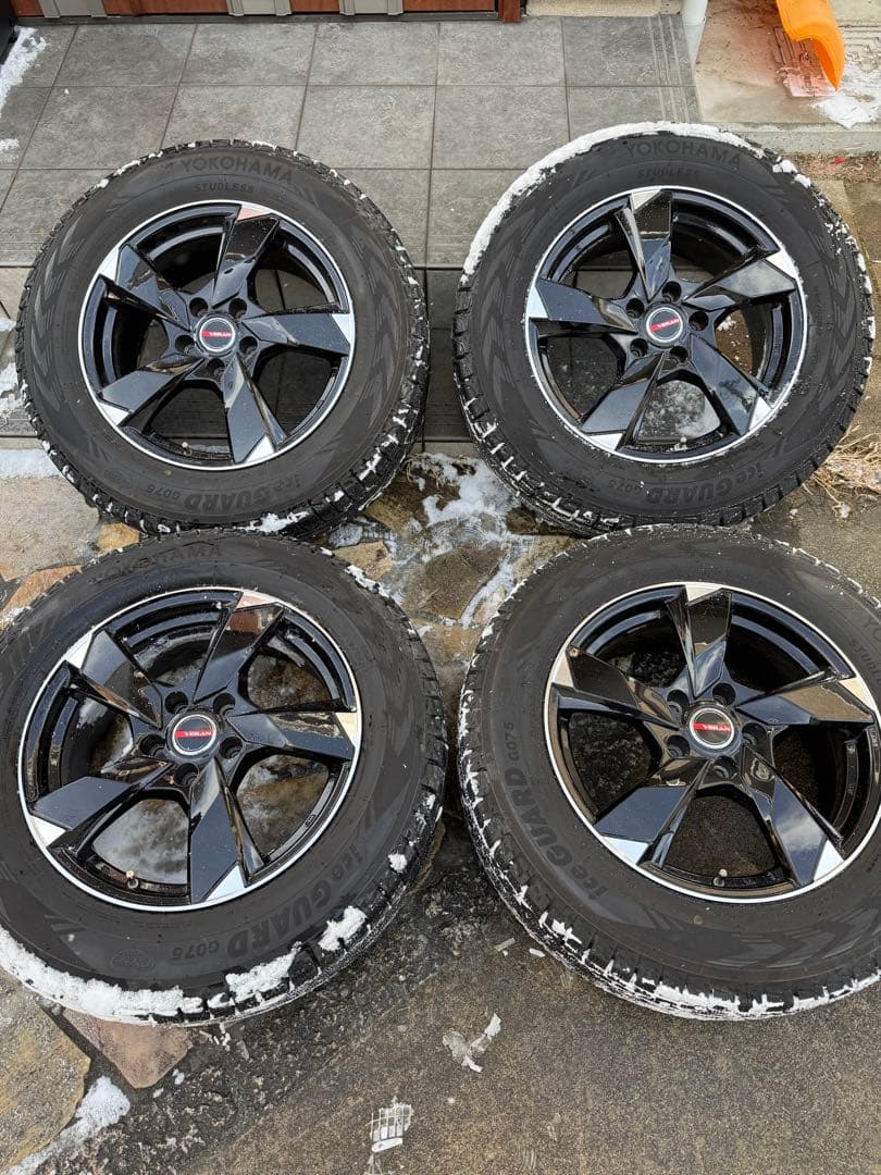 レアマイスター　プレミックスVERAN V 17インチ４本スタッドレスタイヤ付き