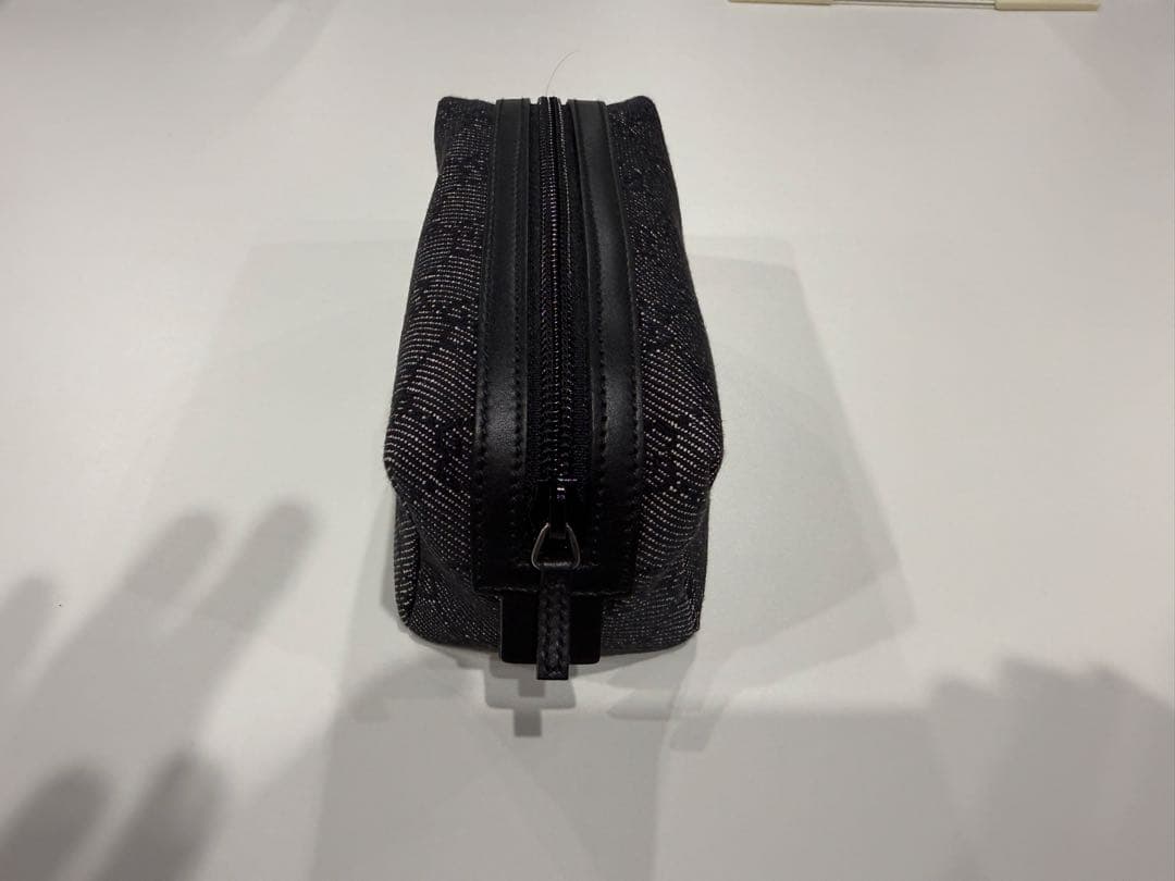 GUCCI ブラックキャンバスポーチ