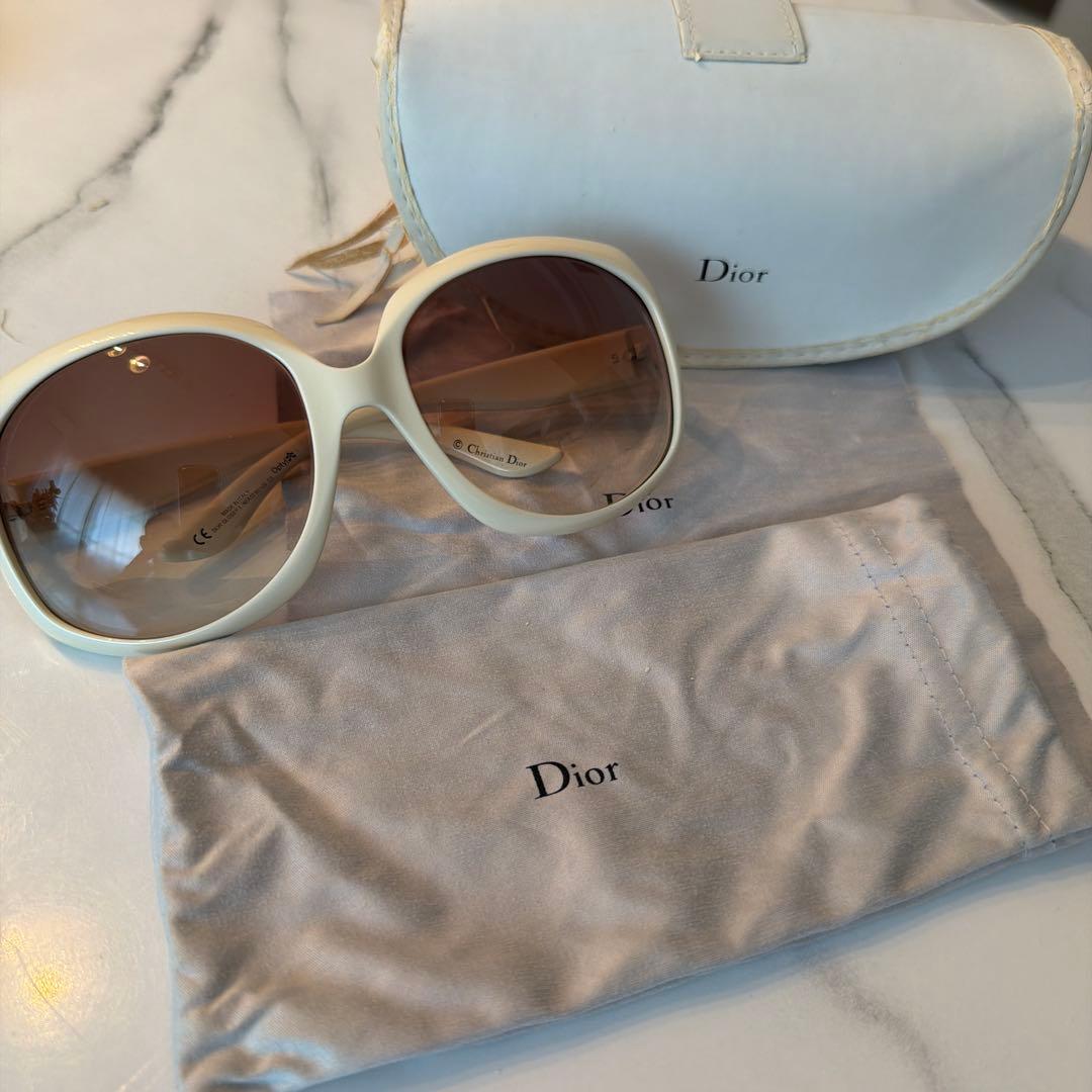 Dior ホワイトサングラス ケース付き