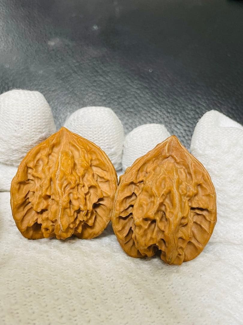 ④文玩核桃 盘山 三棱 (ベンツマーク)文玩袋　セット11,999→11,599