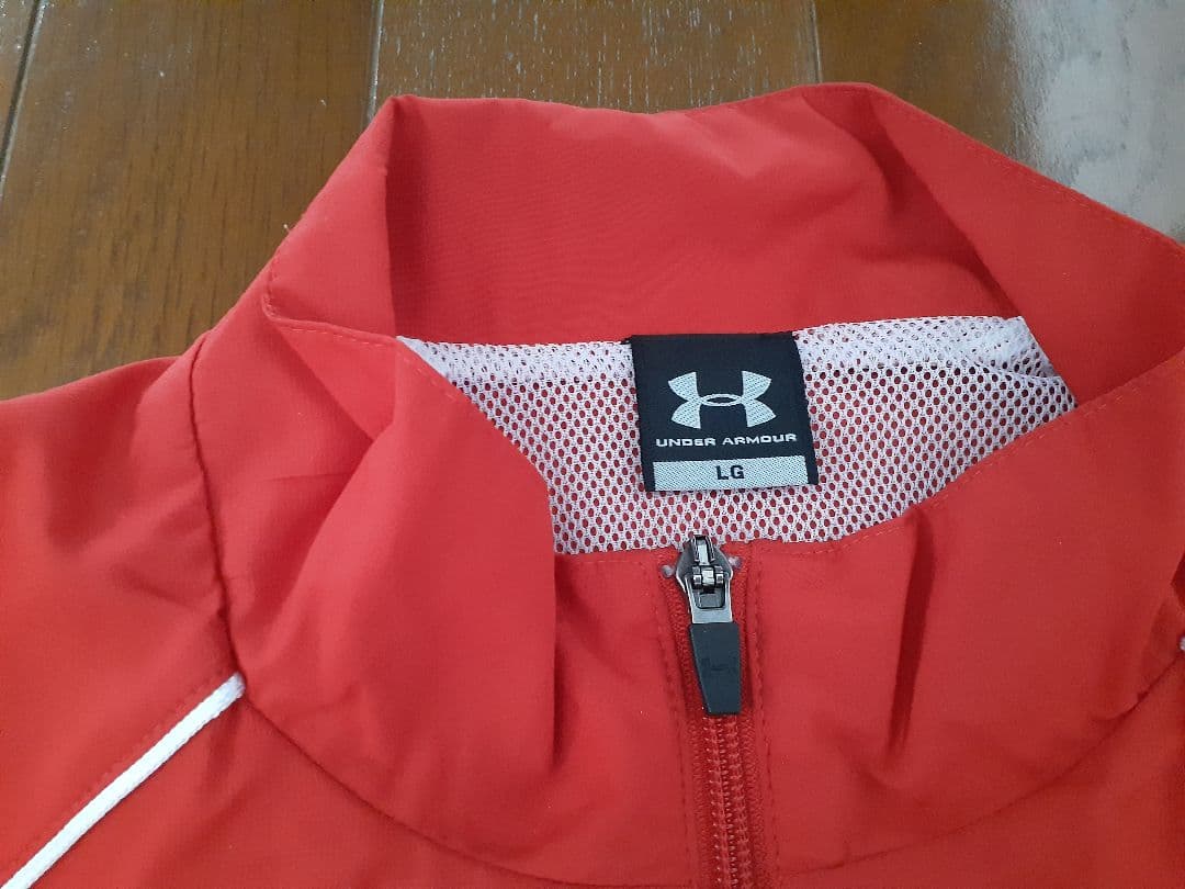 UNDER ARMOUR　柔らか素材のジャンパー