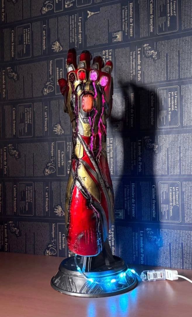 新品未使用です！アイアンマンのナノ・ガントレット　1/1 レプリカ　LEDライト