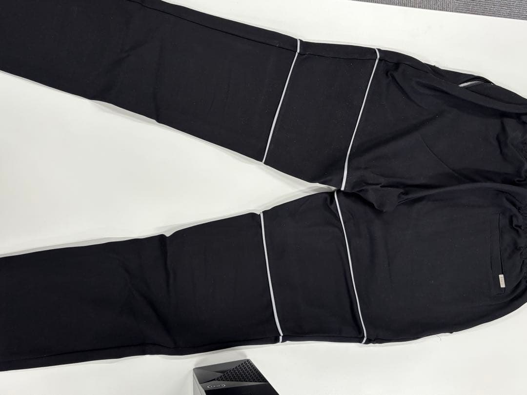 BALR. 黒ジャージパンツ ホワイトライン