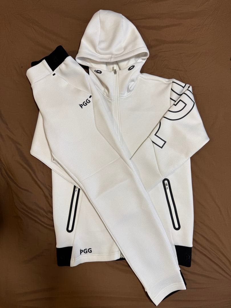 PGG ホワイト フルジップジャケットとパンツ　セットアップ