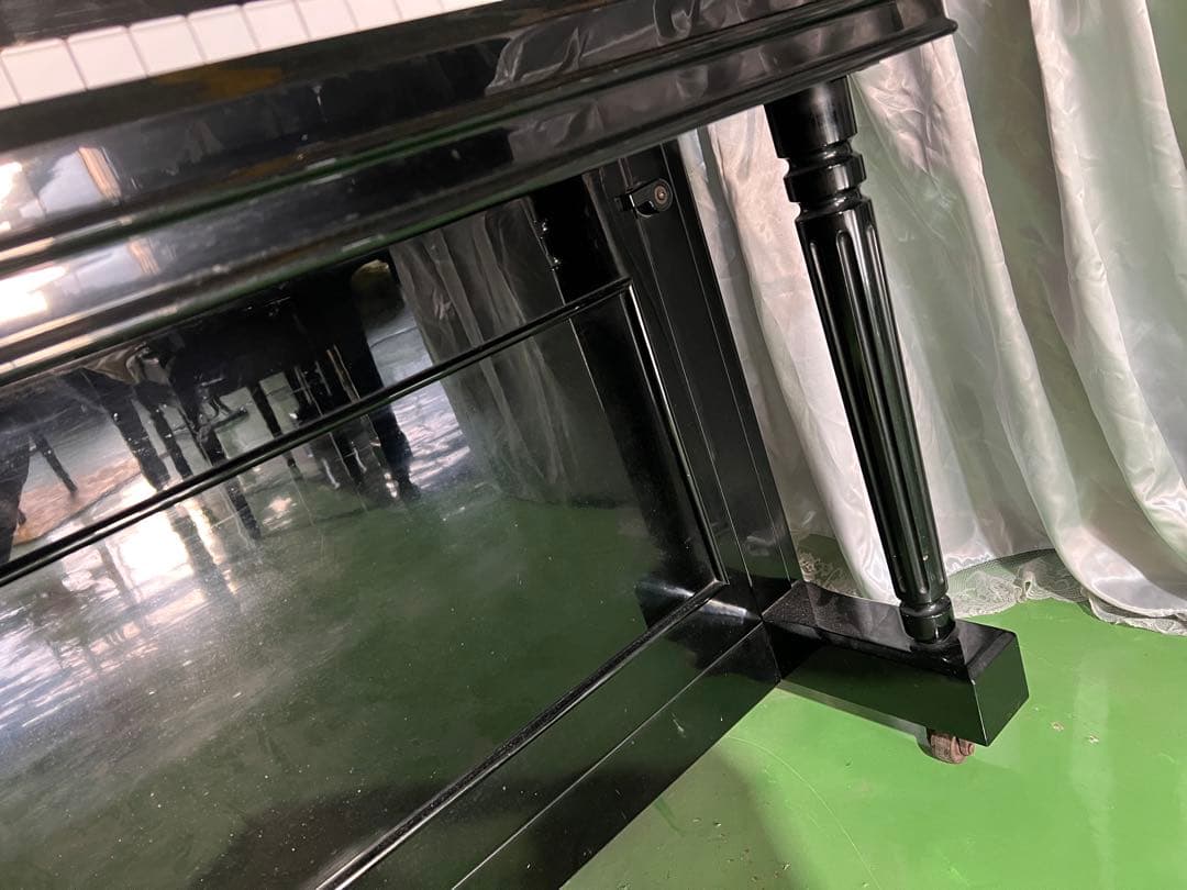 1982年製　アンティークデザインピアノ　Atlas アップライトピアノ 黒