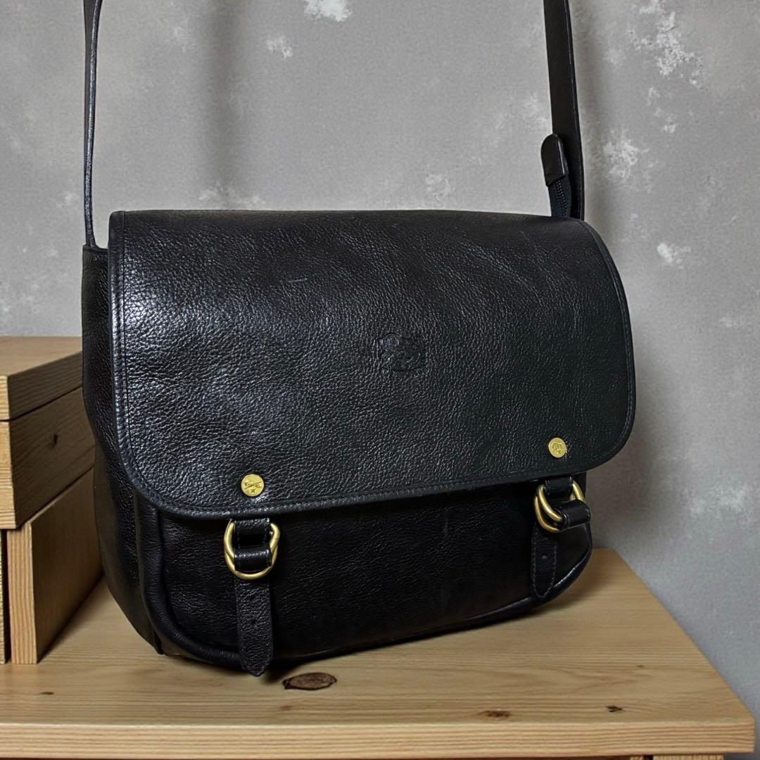 【でぐ様】　　イルビゾンテ 牛革ショルダーバッグ かぶせメッセンジャーバッグ