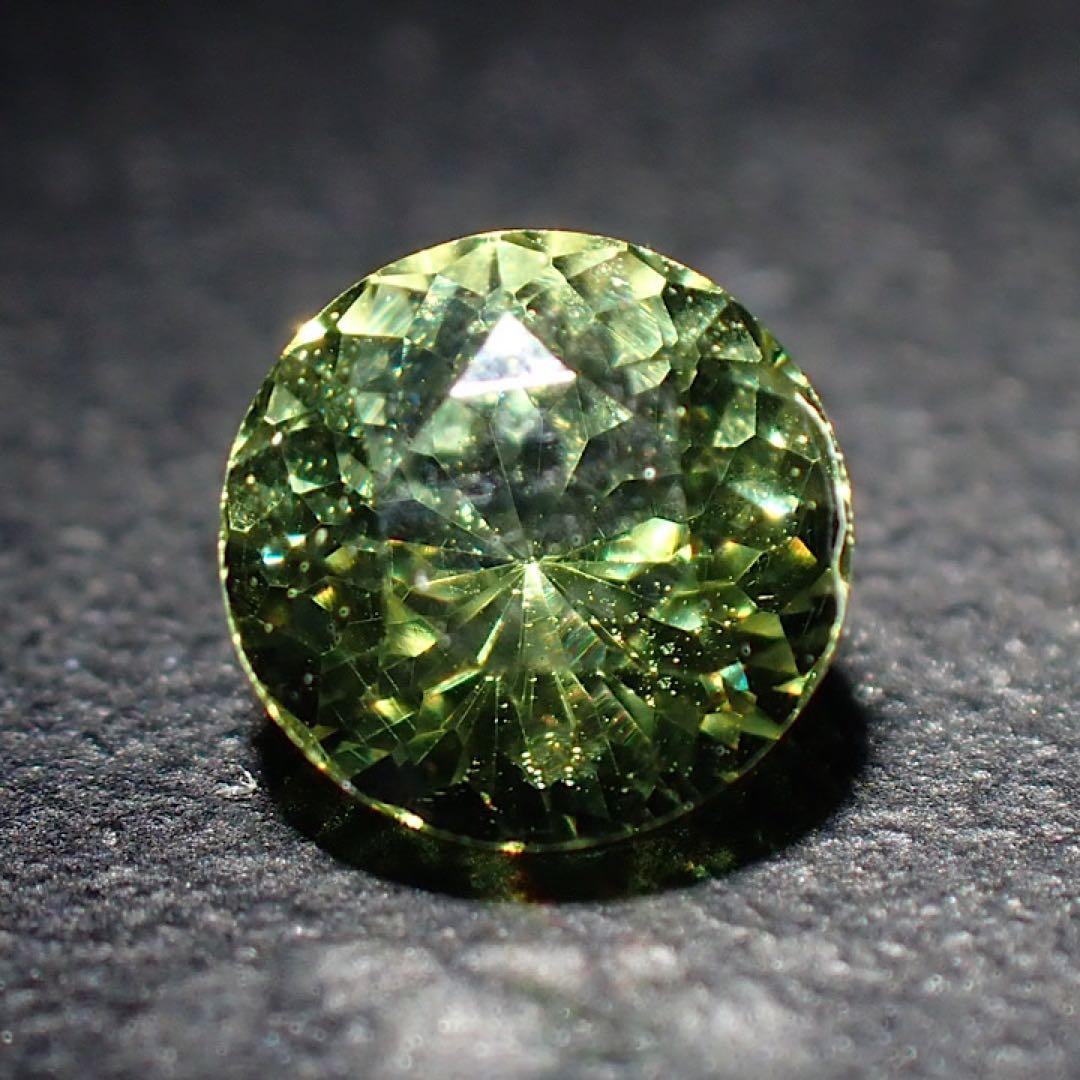 【マダガスカル/アンバンジャ産】デマントイドガーネット