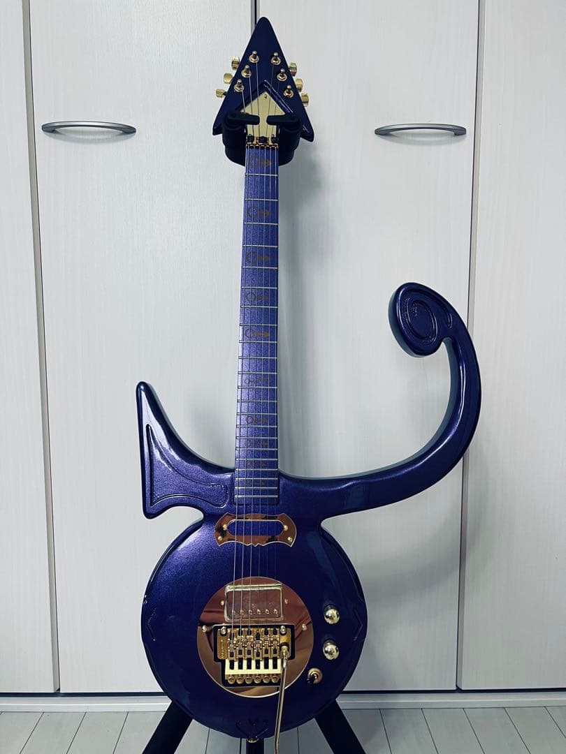 新品未使用プリンスprinceシンボルギター 美品　完動品エレキギター 激レア品
