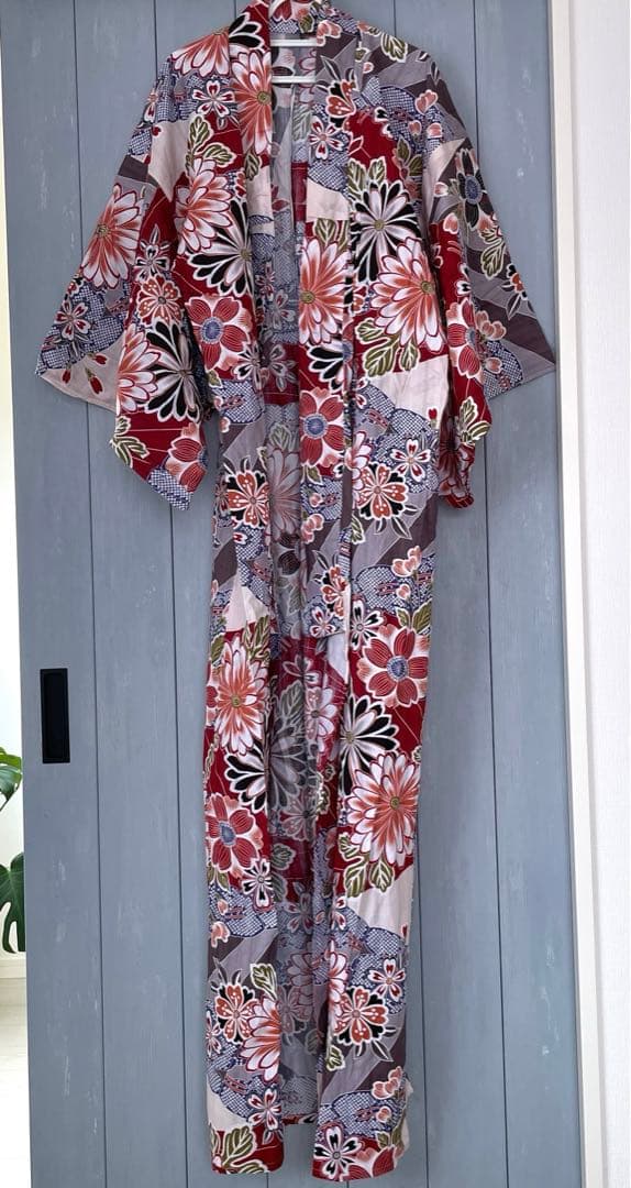 浴衣セット　7点　和モダン赤系　浴衣　帯　下駄　扇子　かごバッグ　巾着　髪飾り