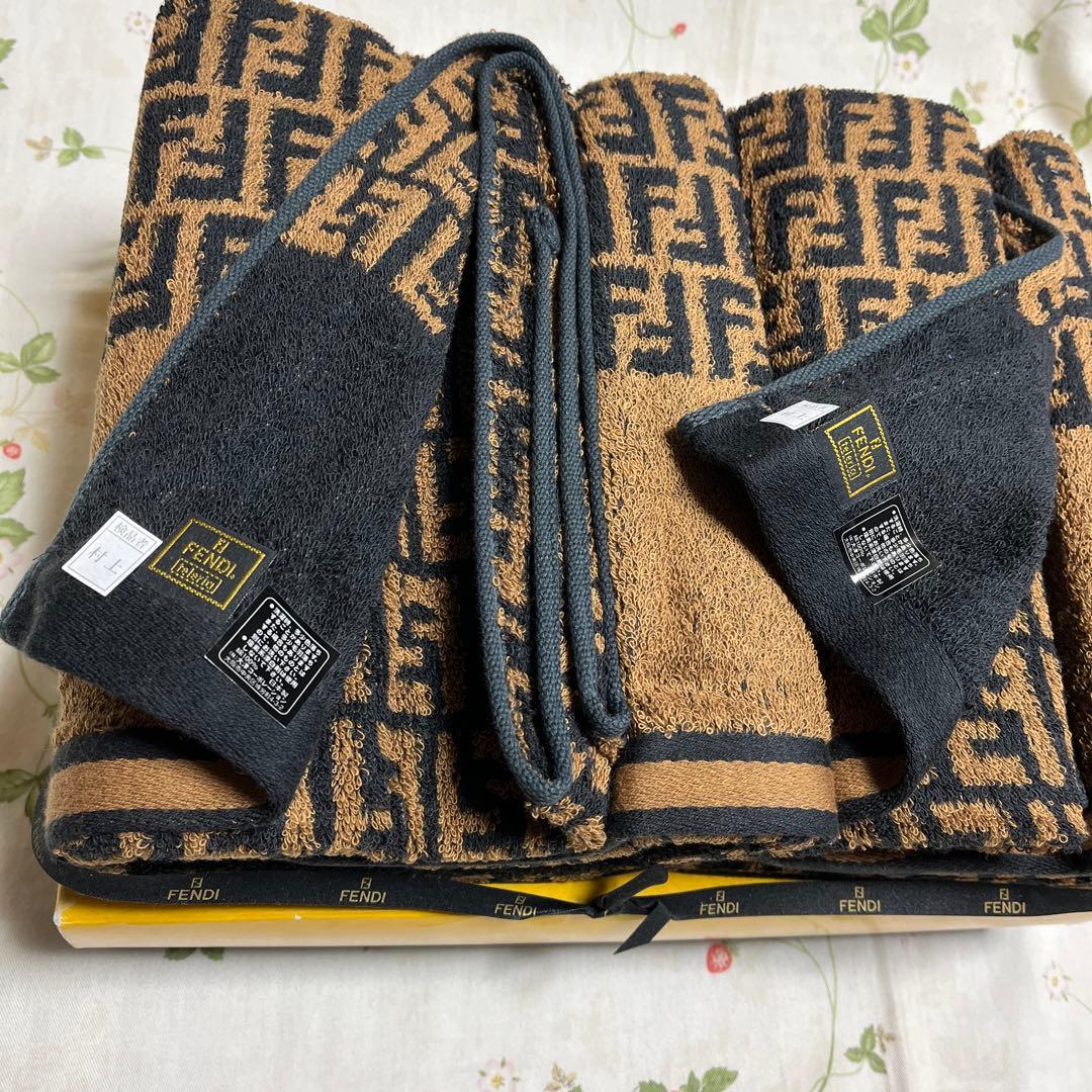 フェンディ　バスタオル2枚セット⭐️お値下げ