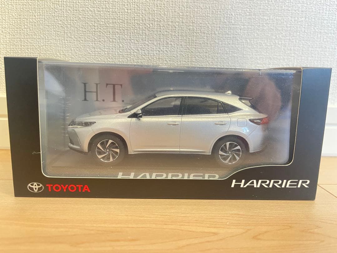 トヨタ ハリアー ミニカー 1/30スケール シルバーメタリック（1F7）非売品
