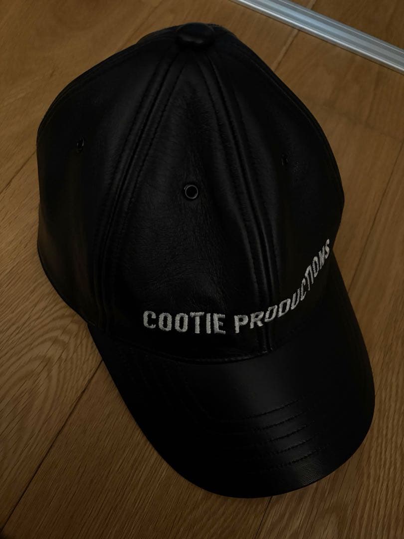 COOTIE　「Leather 6 Panel Cap」　ブラック