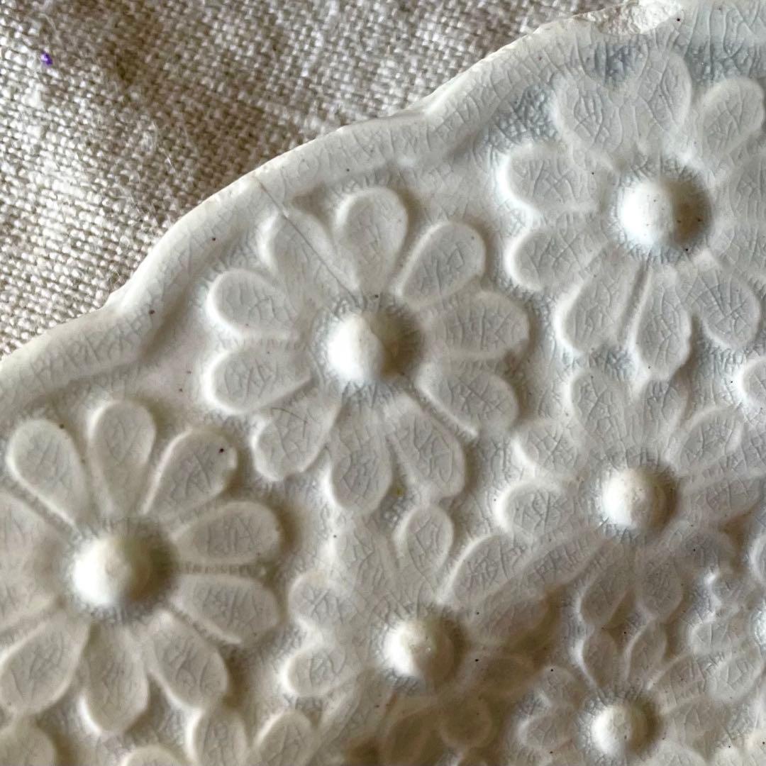 アーピ 　　　19世紀初頭マーガレットレリーフプレートフランスアンティーク